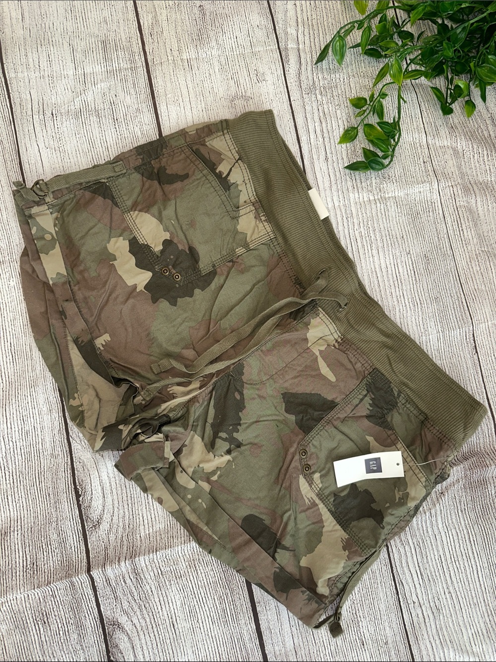 GAP Women's Camo Utility Shorts - Olive Green & Brown